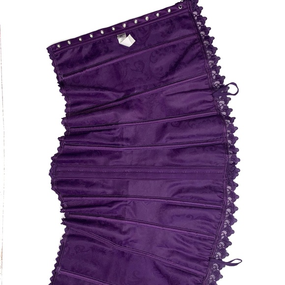 Fredericks of Hollywood Corset✨💜 - Picture 4 of 8